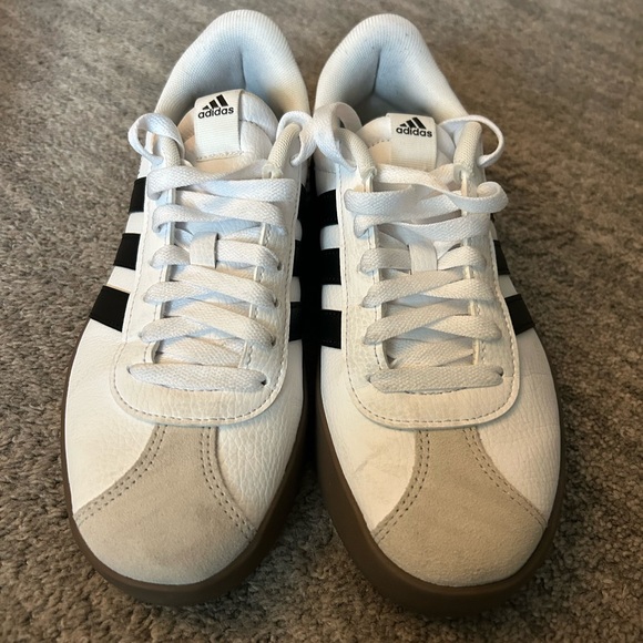 Adidas White and Black Athletic Shoes Sleek Design - Picture 2 of 6